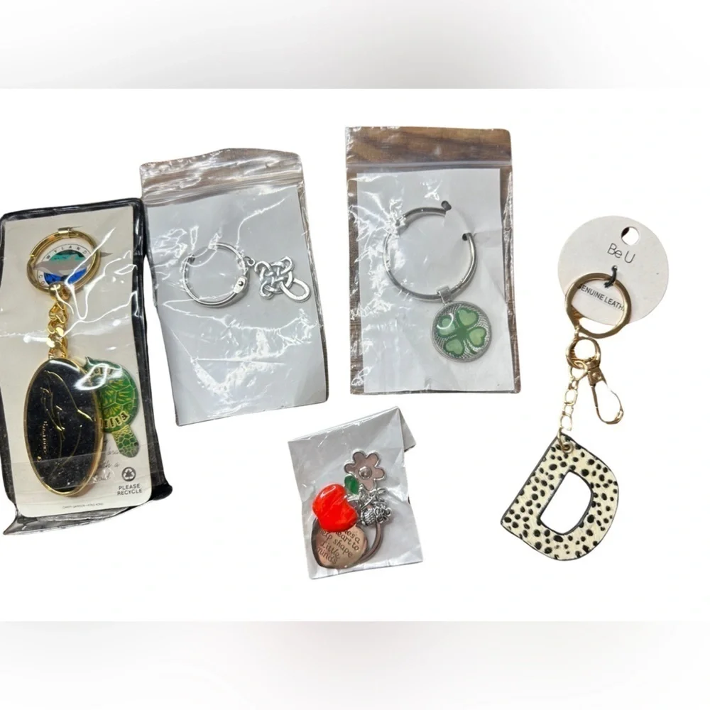 Bundle of Five Unique Keychains (NIP) 🗝️